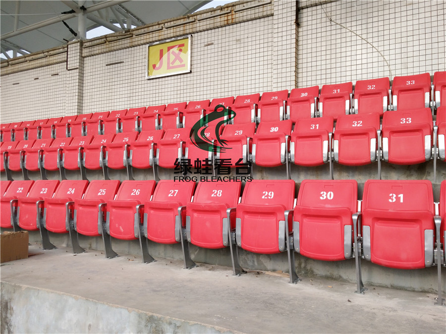 翻板吹塑看臺座椅案例