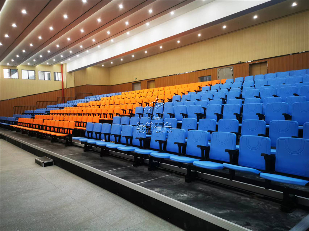 九華砂子塘潭州小學(xué)多功能廳看臺座椅項目